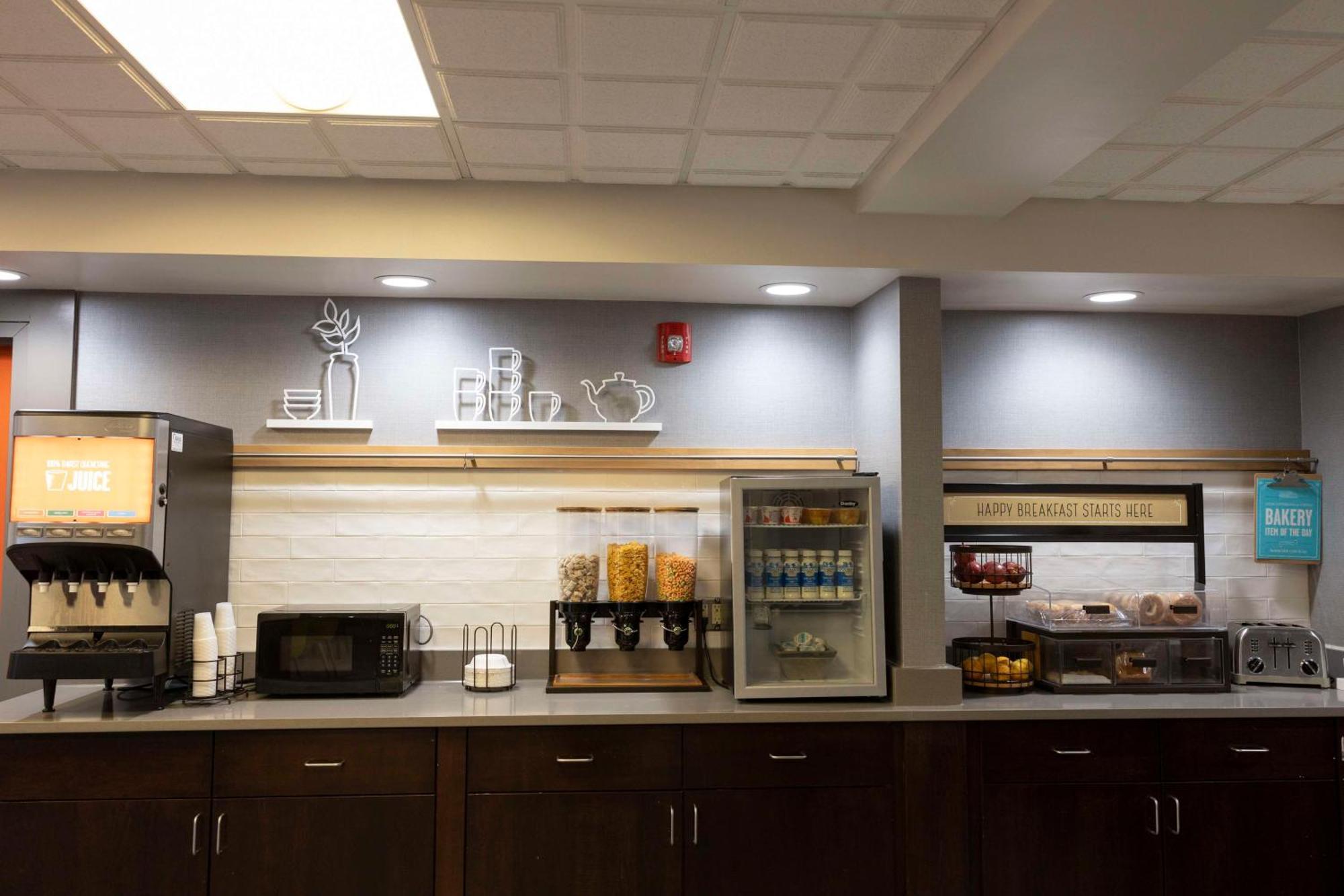 Hampton Inn Kent/Akron Area Экстерьер фото