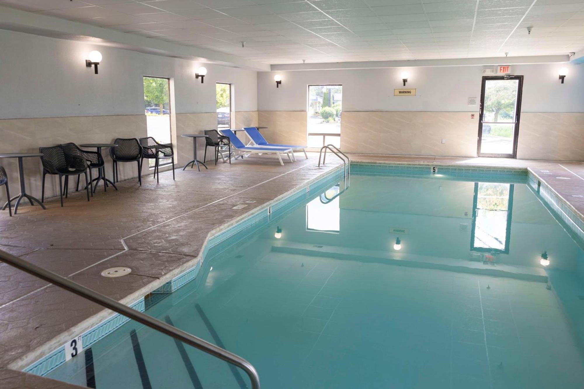 Hampton Inn Kent/Akron Area Экстерьер фото