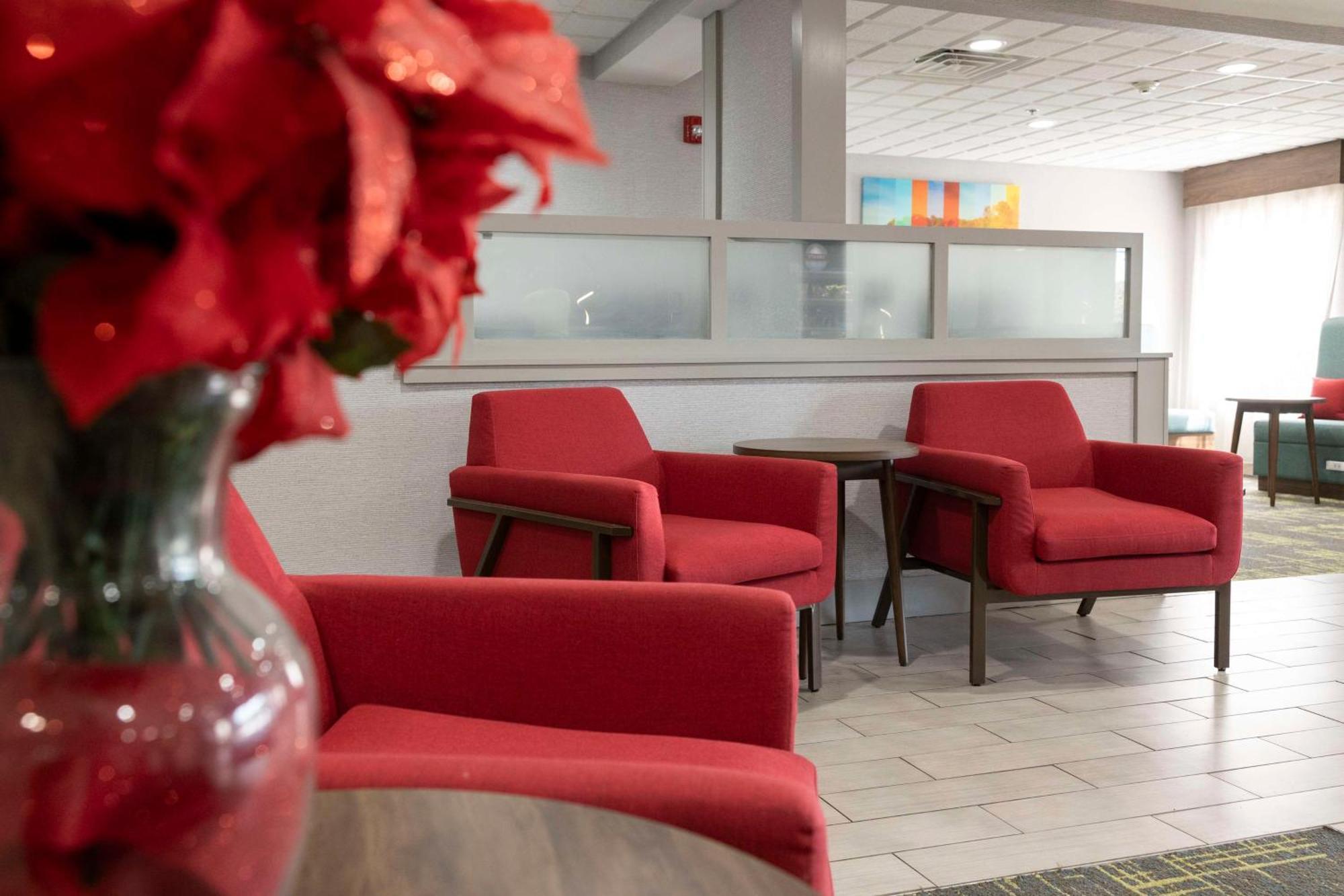 Hampton Inn Kent/Akron Area Экстерьер фото