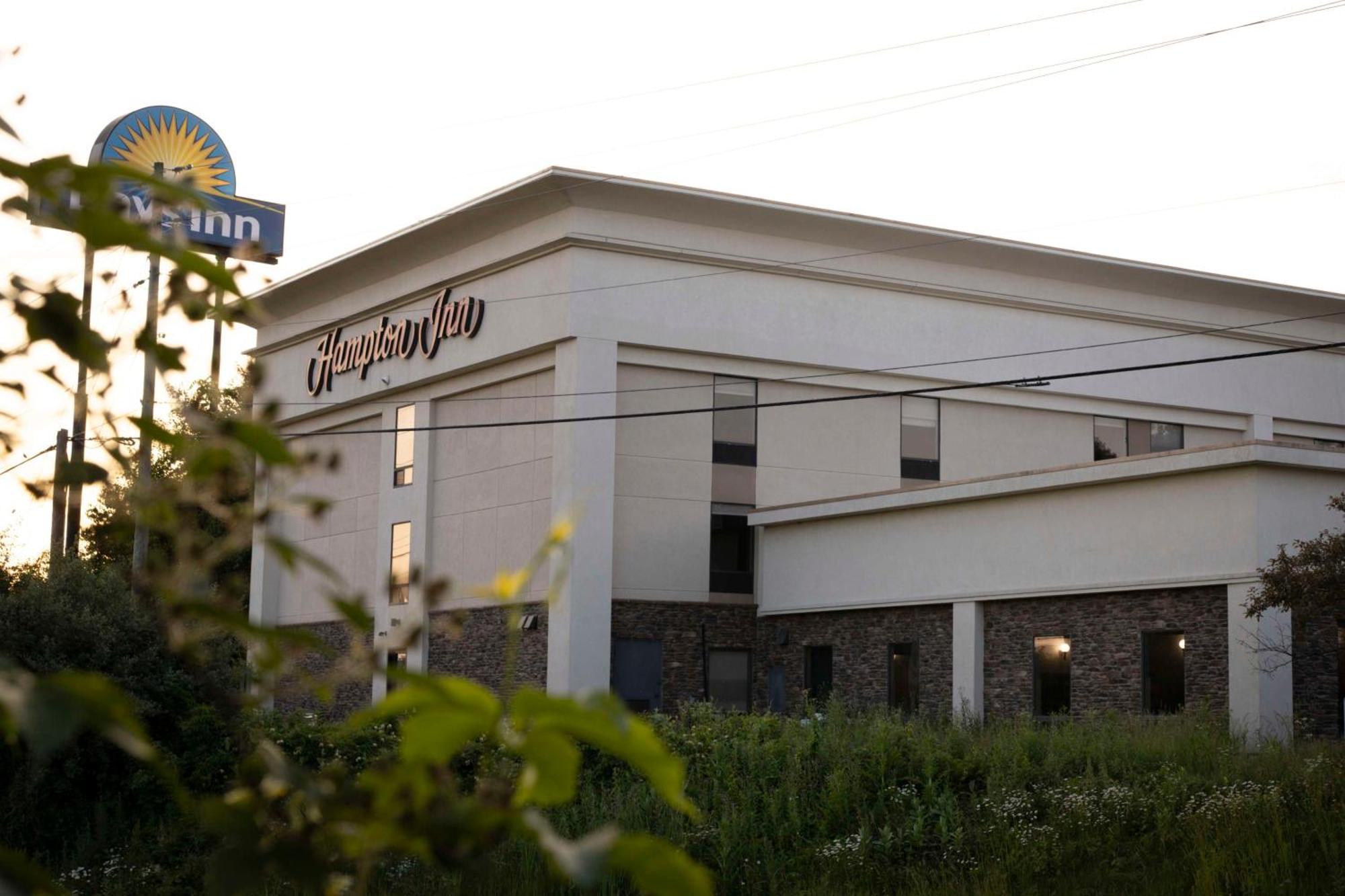 Hampton Inn Kent/Akron Area Экстерьер фото