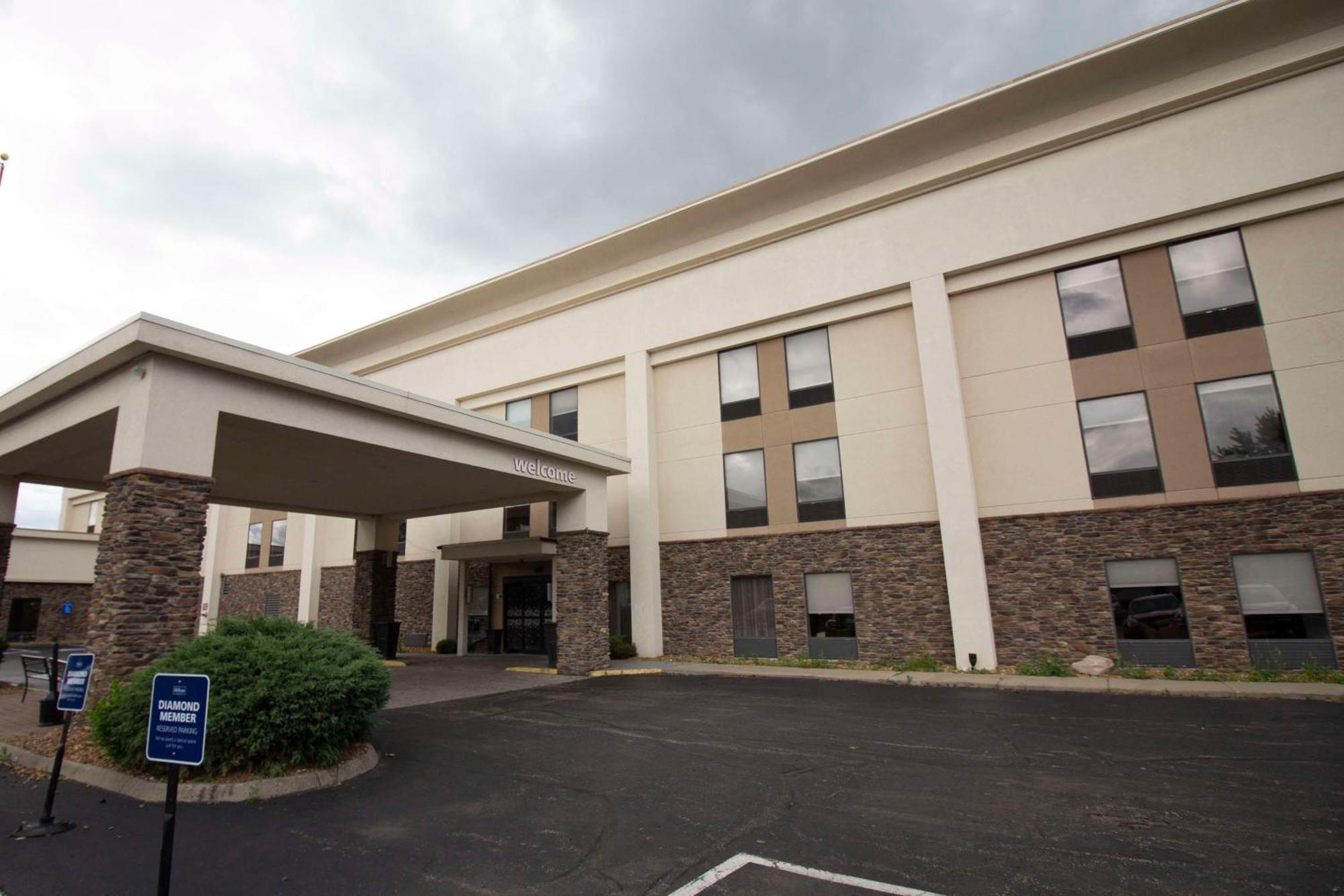 Hampton Inn Kent/Akron Area Экстерьер фото